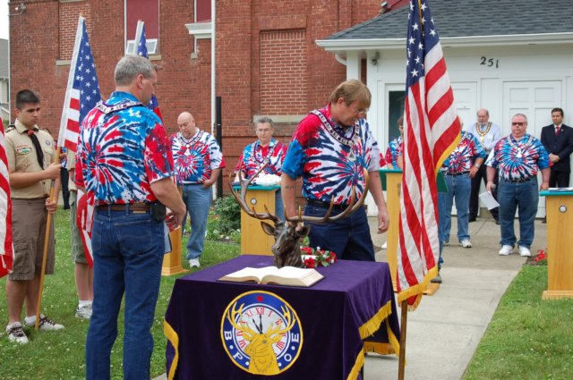 elksflagday200950.jpg