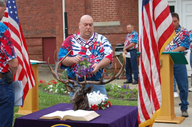 elksflagday200957.jpg