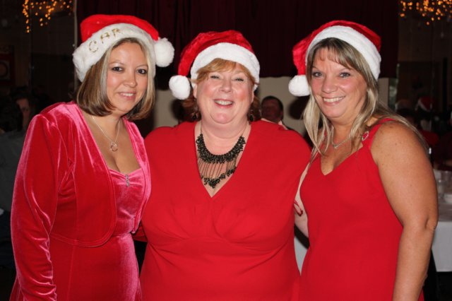 ladiesauxxmas040.jpg