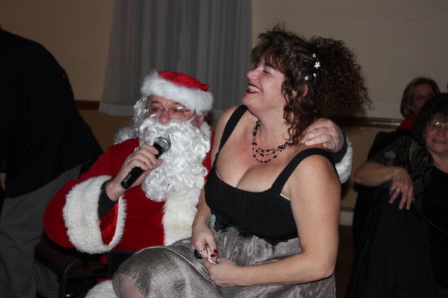 ladiesauxxmas078.jpg
